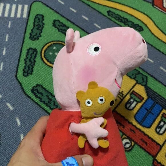 Ty Peppa Pig Plush in EUC about 13 inches tall - Picture 4 of 7